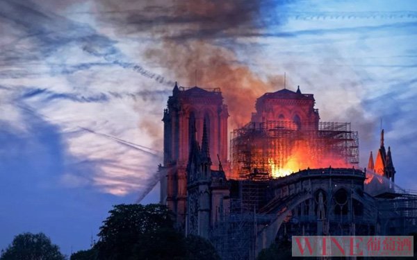 <b>法国顶级名庄拥有者为巴黎圣母院捐赠数亿欧元</b>