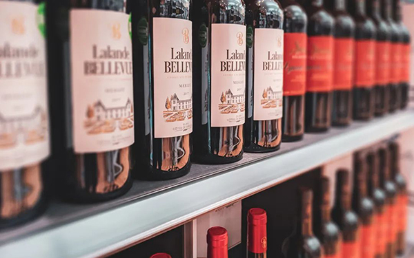 法媒用AI为法国葡萄酒“正名”