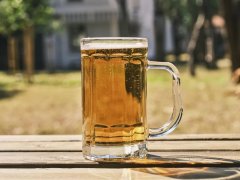 2023年青岛啤酒净利润42.7亿元