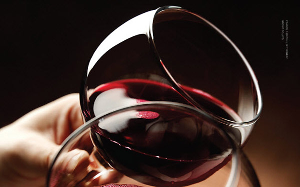 一杯葡萄酒含有多少卡路里热量？